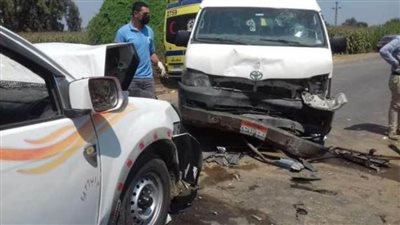 عودة الحركة للطريق الزراعي بعد رفع آثار حادث تصادم بمدخل مدينة بنها