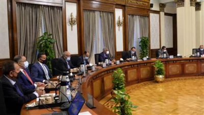 رئيس الوزراء يبحث آليات تنظيم السوق العقارية مع مطورين عقاريين