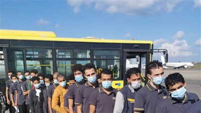صور| الخارجية تُعيد 53 شابًا مصريًا ألقت ليبيا القبض عليهم خلال محاولتهم الهجرة بطريقة غير شرعية