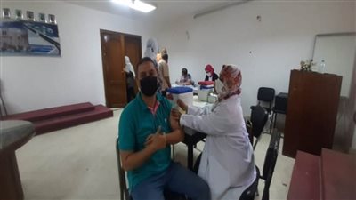 بالصور | العاملون بالقوى العاملة بالإسكندرية يتلقون الجرعة الأولى من لقاح كورونا