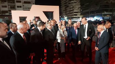 بالصور.. محافظ بورسعيد يفتتح ساحة مصر بمدخل قناة السويس ببورسعيد