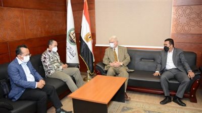 وفد إندونيسي يبحث مع منظمة خريجي الأزهر سبل نشر صحيح الدين