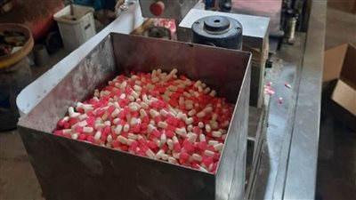 ضبط مصنع لتعبئة الأدوية والمكملات الغذائية «المغشوشة» في بلبيس