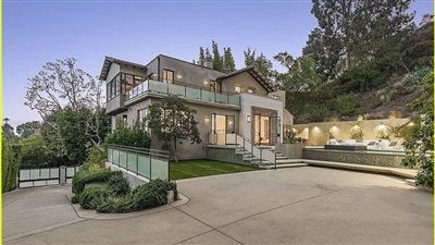  ريهانا تبيع منزلها مقابل 7.8مليون دولار.. تعرف على صافى المكسب