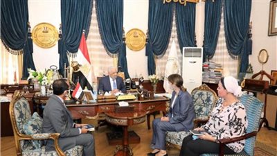 وزير التعليم يبحث مع منسقة الأمم المتحدة بناء فصول دراسية ذكية 