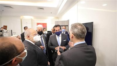 وزير التعليم العالي ورئيس جامعة القاهرة يفتتحان مجمع عيادات العناية بالمرأة والعيادات التخصصية الجديدة بقصر العيني (صور)