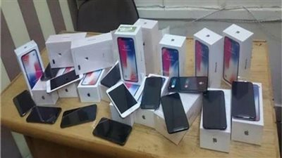 ضبط راكبة بمطار القاهرة حاولت تهريب هواتف آيفون حول جسدها