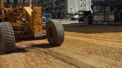 استمرار أعمال الرصف ووضع الطبقة الأسفلتية الأولي بمنطقة فاطمة الزهراء