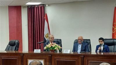 محافظ بورسعيد يجتمع بقيادات التعليم بقاعة المؤتمرات الرئيسية بالمديرية