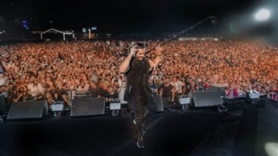 أسطورة مصر.. تامر حسني يحطم الأرقام القياسية بحفلين متتاليين في الإسكندرية (صور)