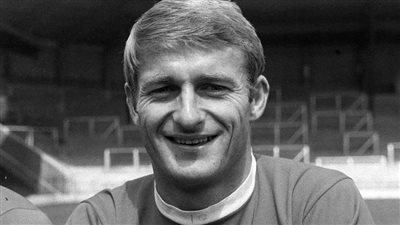 عاجل..وفاة أسطورة ليفربول روجر هانت 