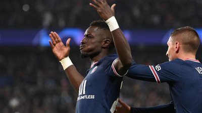 الشوط الأول.. باريس سان جيرمان يتقدم على السيتي بهدف 