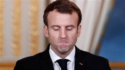 فيديو| «3 بيضات وصفعة».. شاهد المواقف المحرجة التي تعرض لها الرئيس الفرنسي 