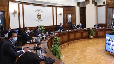 مدبولي يشدد على الإسراع بتطعيم جميع العاملين فى قطاع التعليم مع الحفاظ على تطبيق الإجراءات الاحترازية