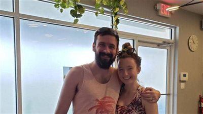  زوجان يستعيدان خاتم زفاف فقداه فى البحر أثناء العطلة