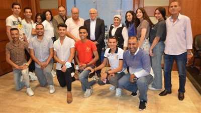 محافظ بورسعيد يستقبل فرقة بورسعيد القومية للفنون الشعبية