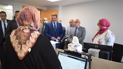 محافظ بورسعيد ونائب وزير المالية يتابعان المركز اللوجيستي للخدمات الجمركية ببورسعيد