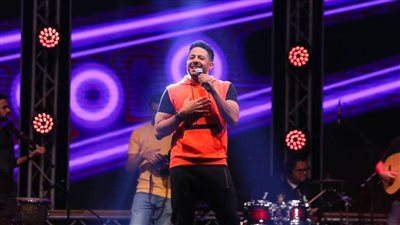 بالصور| حماقي يتألق بأولى حفلاته بعد إطلاق «يا فاتني» علي شواطئ مدينة الجلالة..  وبرج خليفة ينشر صوره للاحتفاء بالألبوم 