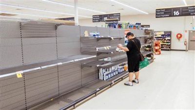 صور| نفاد مخزون الطعام من المتاجر وهلع بين المواطنين في بريطانيا