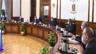 رئيس الوزراء يناقش سيناريوهات مواجهة تداعيات ارتفاعات أسعار الوقود والسلع الاستراتيجية في السوق العالمية (صور)