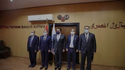 د. خالد عبدالغفار يستعرض تقريرًا حول استعدادات جامعة القاهرة الجديدة التكنولوجية لبدء العام الدراسي الجديد (صور)