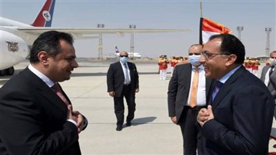 رئيس الوزراء يستقبل نظيره اليمني بمطار القاهرة