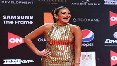 صور| على رأسهم أمينة خليل ودرة.. نجوم الفن يتوافدون على الريد كاربت في اليوم الثاني من مهرجان الجونة  السينمائي