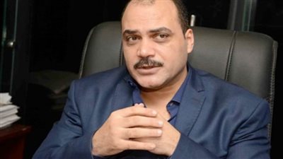 الباز يكشف هوية صاحب شائعة سقوط سيارة أجرة من أعلى كوبري الساحل.. ويطالب بالتحقيق معه