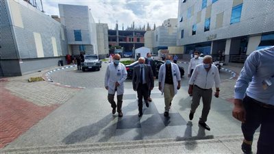 محافظ بورسعيد يتابع سير العمل بمستشفي السلام