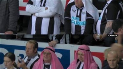 نيوكاسل يحتفل ضد توتنهام بعلم المملكة والزي السعودي (صور)