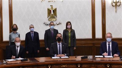 رئيس الوزراء يشهد توقيع اتفاقية إنتاج الهيدروجين الأخضر بكميات تتراوح بين 50 – 100 ميجاوات (صور)