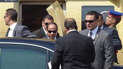 السيسي يعود إلى أرض الوطن بعد المشاركة في قمة أثينا الثلاثية