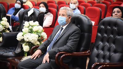 محافظ بورسعيد يشيد بحي الشرق لحصوله علي مركز متقدم في مسابقة التميز الحكومي