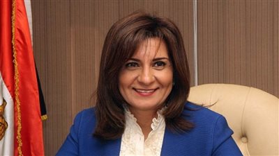 وزيرة الهجرة تتصل ببعثة دار الكتب إلى السودان للاطمئنان عليهم 