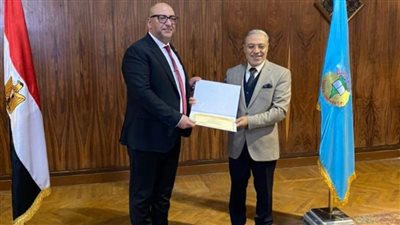 تكريم عراقيب استاذ القانون ومدير مركز الدراسات الدوليه بجامعة طنطا 