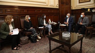 وزير الزراعة يبحث مع المستشار الزراعي الإقليمي لفرنسا سبل التعاون بين البلدين (صور)