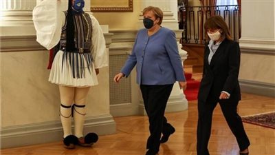 رئيسة اليونان لميركل: أزمتنا المالية وضعتنا في موقف صعب 