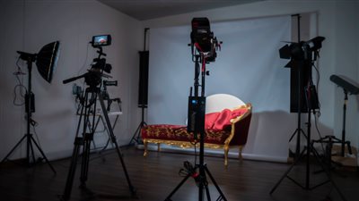 ضبط إستوديو للتصوير التليفزيوني بدون ترخيص بالجيزة