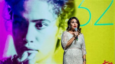 بالفيديو والصور: هند صبري تبكي في افتتاح مهرجان قرطاج