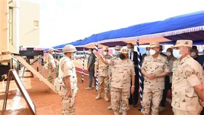 وزير الدفاع يشهد البيان العملي 