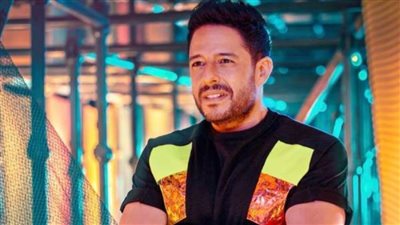 محمد حماقي يتدخل لإنهاء شجار بين طلاب جامعة الدلتا (فيديو)