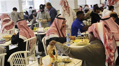 تسمم 70 شخصا في أحد مطاعم السعودية