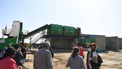 وفد الوكالة السويسرية للتعاون والتنمية يتابع سير العمل بمنظومة المخلفات الصلبة بقنا