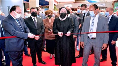 وزير التجارة: مصر تمتلك كافة المقومات لتكون مركزا إقليميا لصناعة وتصدير السيراميك (صور)