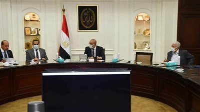 وزير الإسكان يتابع الموقف التنفيذي لمشروع سد ومحطة 