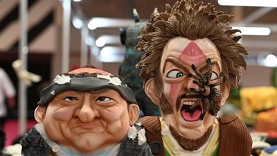 من فيروس كورونا لحيوانات وعلماء.. إبداعات مدهشة لفنانى الكيك فى معرض ببريطانيا