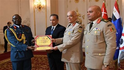 القوات المسلحة تحتفل بتخريج 3 دورات للوافدين من 18 دولة أفريقية (صور)