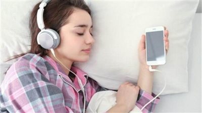 «دراسة» تحذر من سماع الموسيقى قبل النوم .. تعرف على الاسباب 