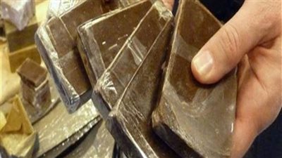 القبض على تاجر مخدرات قبل بيع 20 كجم حشيش بالمقطم