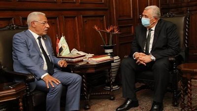 وزير الزراعة يستقبل الأمين العام لجائزة خليفة الدولية لنخيل التمر والابتكار الزراعي (صور)